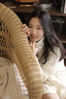 他用嘴巴含着我奶头吸会大吗